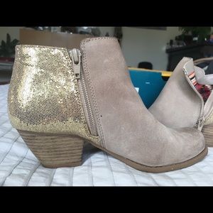 BC Footwear Eager Beaver Sand Suede Bootie sz 6